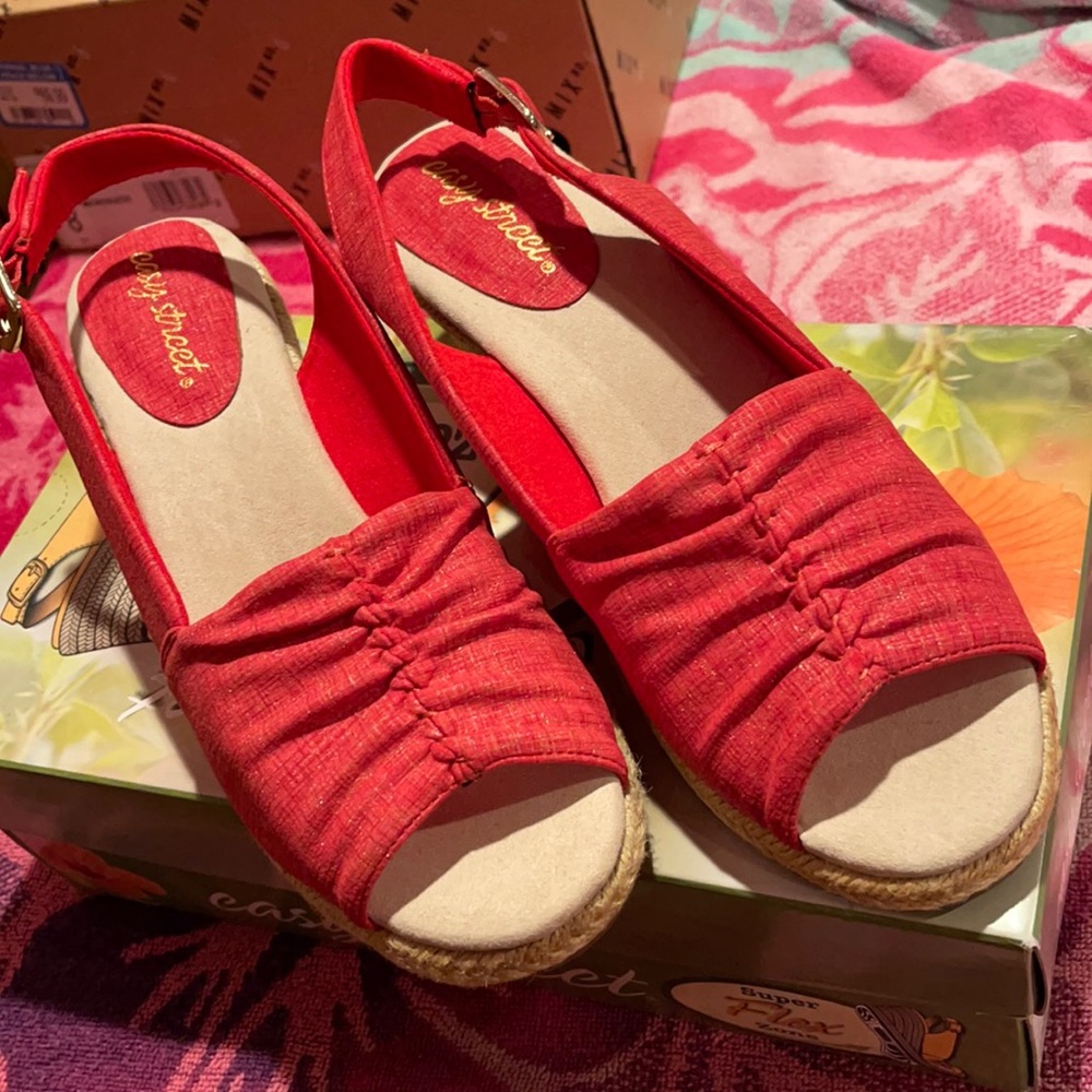 New in Box easy street Wedges